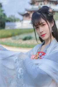 凭她花落又逢秋完整