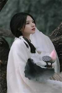 陪他东山再起后，他把婚戒给了小白花精修版