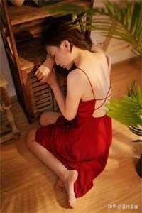 在高端会所里玩跑酷，她是第一个！完整作品