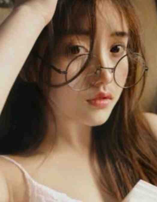 陪他东山再起后，他把婚戒给了小白花未删减版